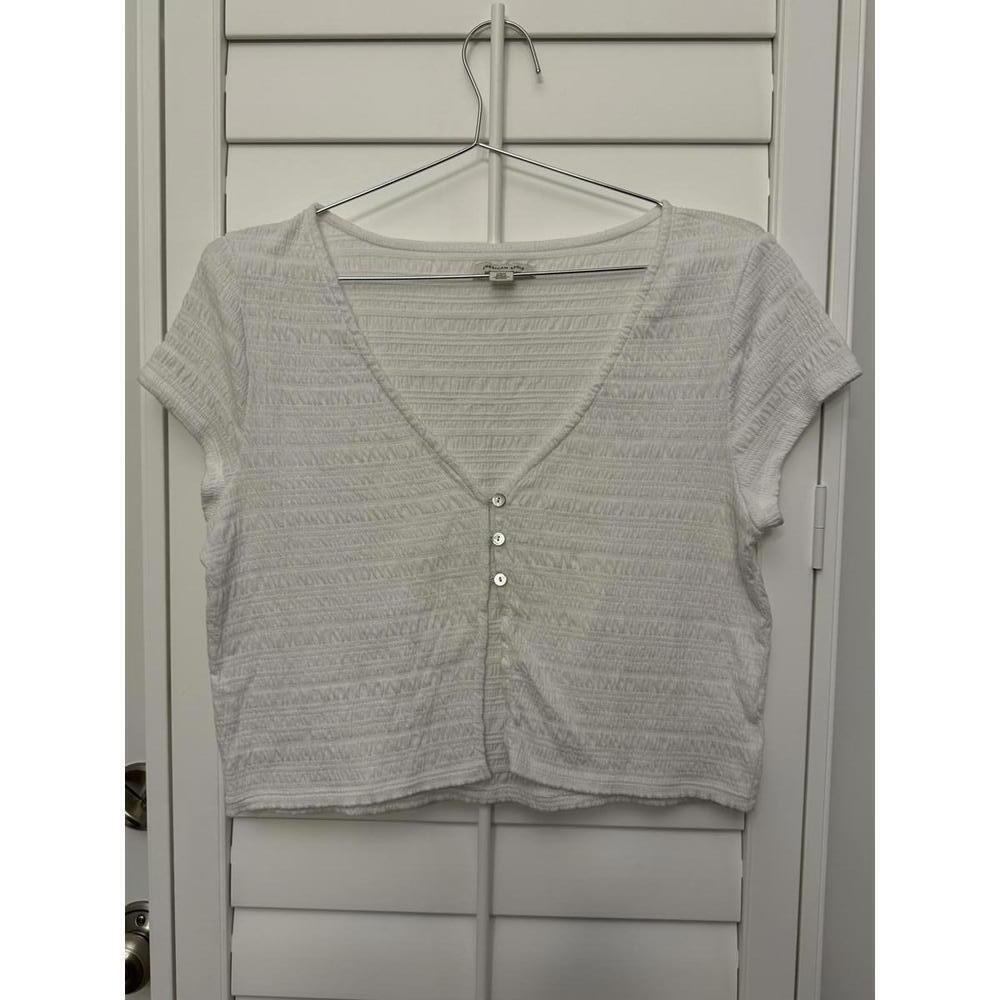 American Eagle Outfitters white textured v-neck crop top with buttons size Large